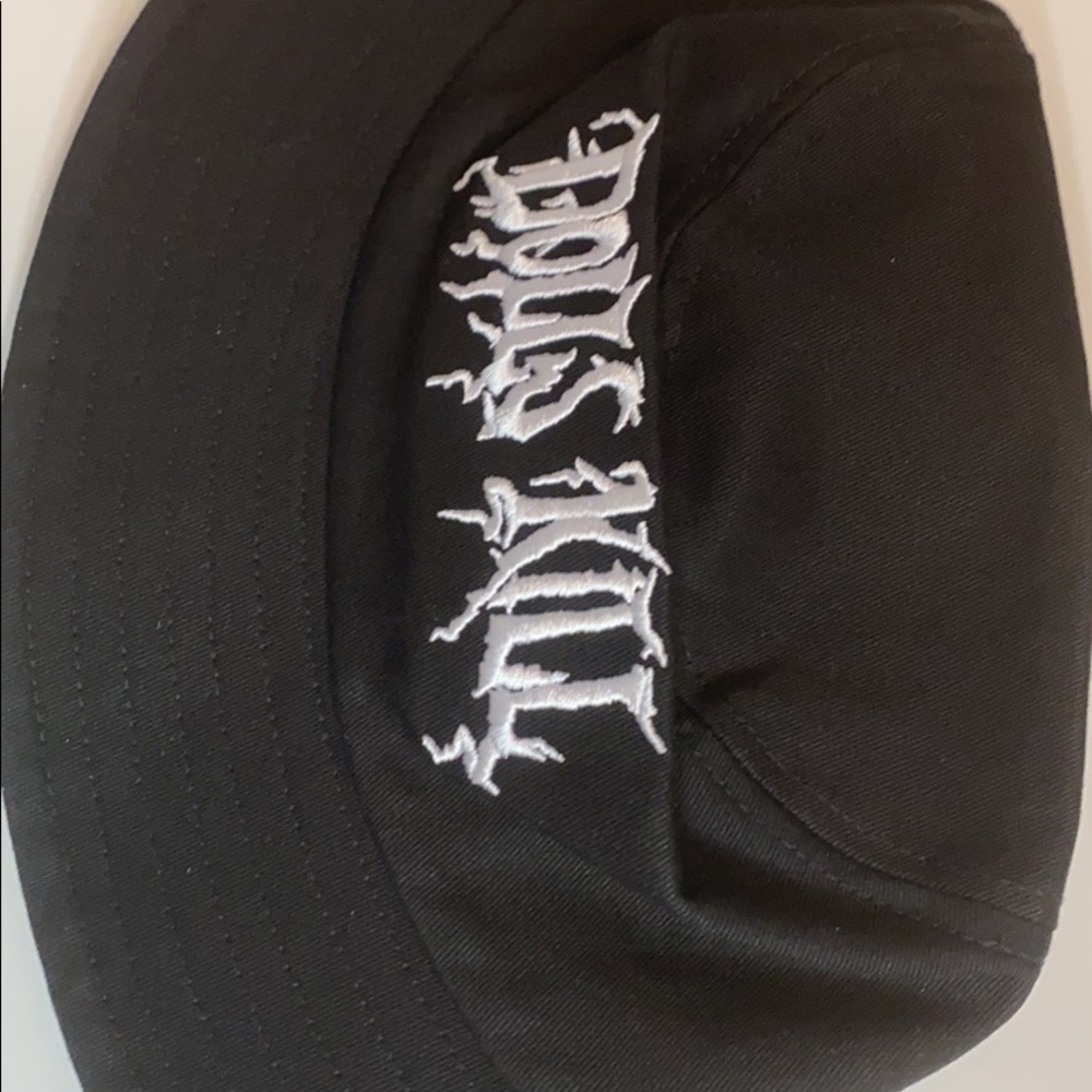 Unworn Brand new trendy bucket hat for women!!